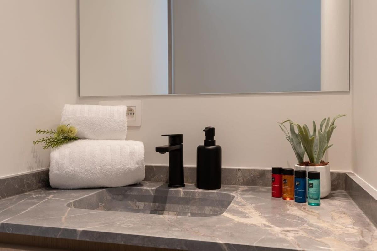 Huswell - Central Located Apartment With Parking In Knokke Buitenkant foto